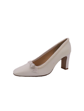 Load image into Gallery viewer, Vintage White Pearl Satin Toe Pumps