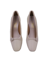 Load image into Gallery viewer, Vintage White Pearl Satin Toe Pumps