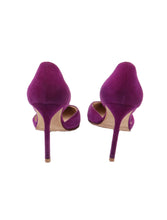 Load image into Gallery viewer, Manolo Blahnik Suede Pumps