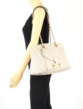 Load image into Gallery viewer, Marc Jacobs Leather Quilted Baroque Shoulder Bag