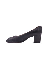 Load image into Gallery viewer, Vintage Salvatore Ferragamo Leather Pumps
