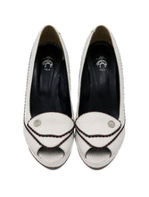 Load image into Gallery viewer, Brooke&#39;s Brooks Brothers Leather Pumps
