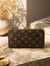 Load image into Gallery viewer, Louis Vuitton Monogram Canvas Zippy Wallet

