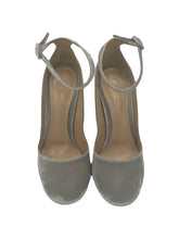 Load image into Gallery viewer, Gianvito Rossi Velvet  Pumps (Grey)
