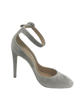 Load image into Gallery viewer, Gianvito Rossi Velvet  Pumps (Grey)

