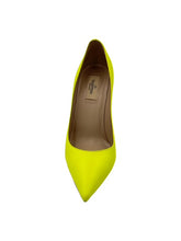 Load image into Gallery viewer, Valentino Garavani Neon Yellow Leather Pumps
