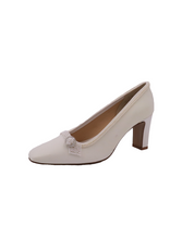 Load image into Gallery viewer, Vintage White Pearl Satin Toe Pumps
