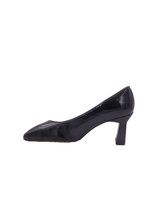 Load image into Gallery viewer, Vintage Stuart Weitzman Patent Leather Pumps
