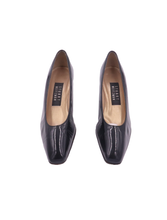 Load image into Gallery viewer, Vintage Stuart Weitzman Patent Leather Pumps
